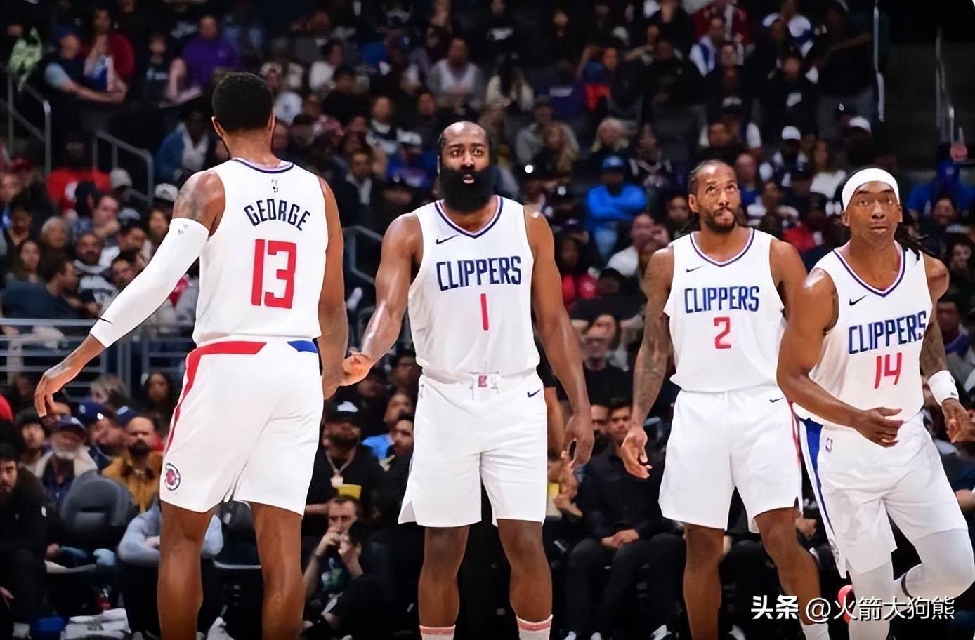 什么情况？西海岸男女足分别被处以转会禁令，但FIFA网站又说只适用于女足（西海岸转会禁令现矛盾：男女足皆被罚，FIFA官网却称仅女足适用）